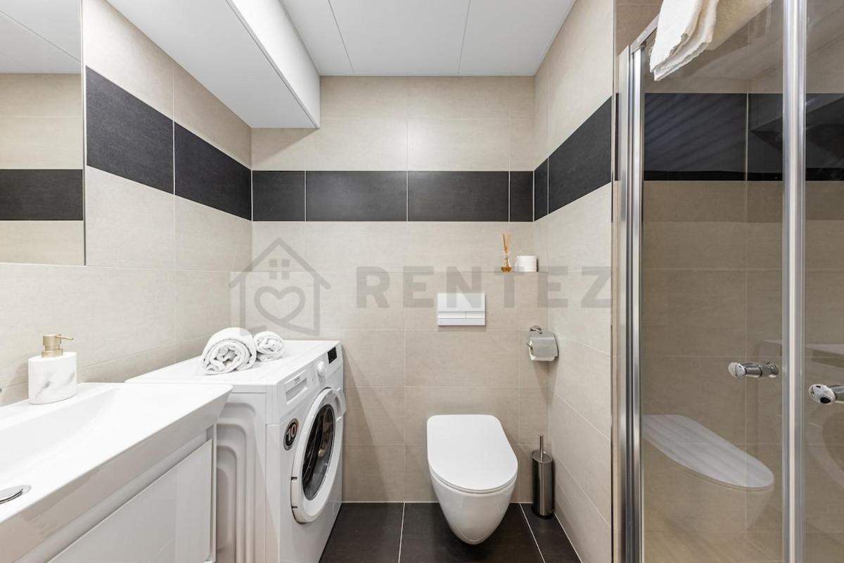 Mymozart Lux With Parking Included Appartamento Praga