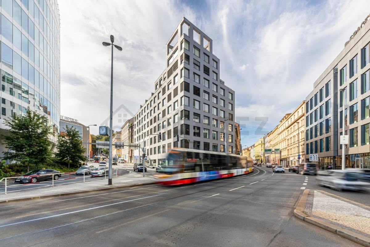 Mymozart Lux With Parking Included Praga